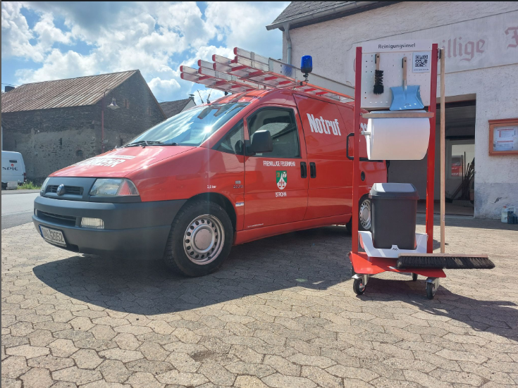 apra-lean Reinigungsinsel der Feuerwehr Strotzbüsch unterstützt sie beim schnellen Reinigen und Sortieren ihrer Ausrüstung nach dem Einsatz.