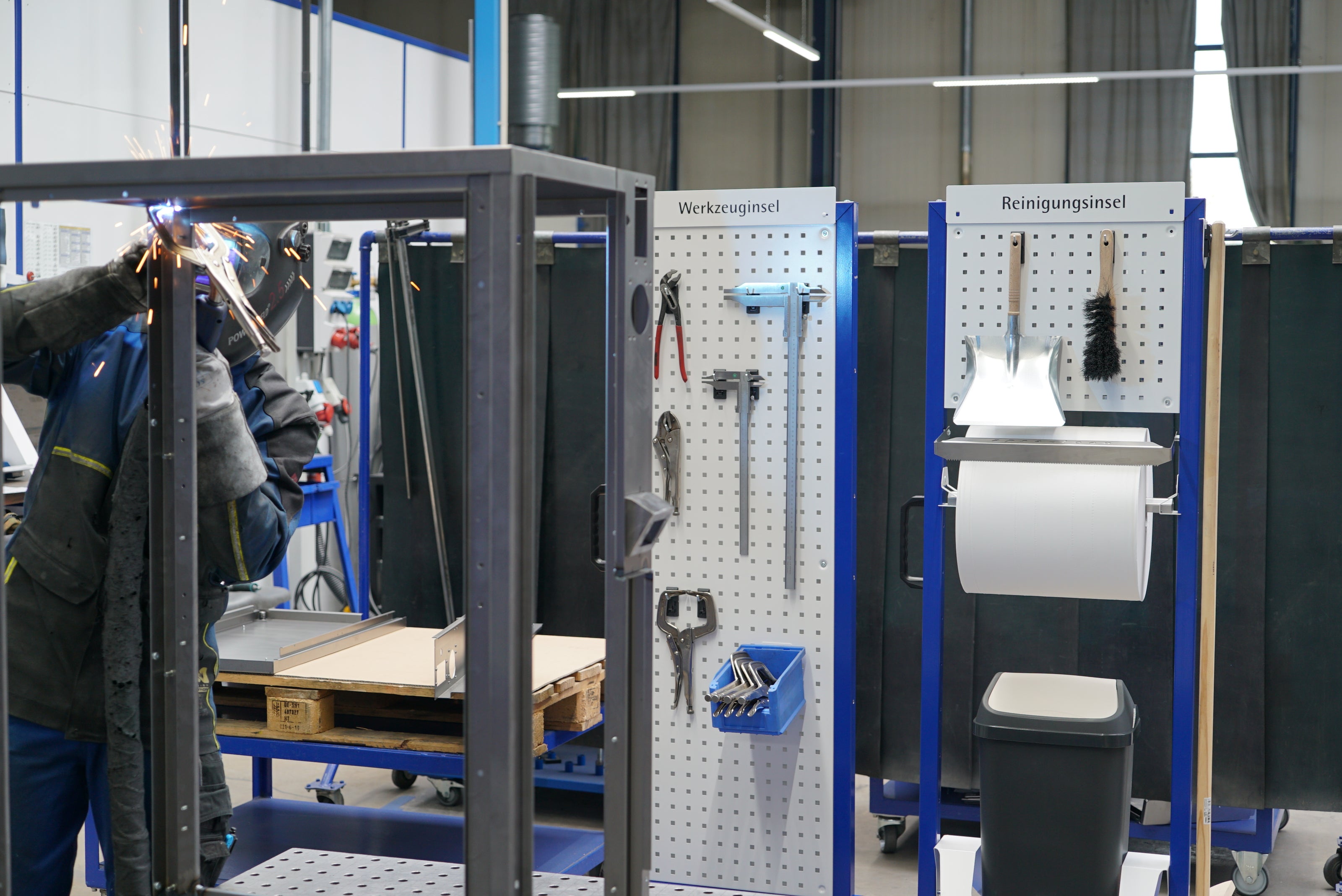 apra-lean 5S Werkzeuginsel und Reinigungsinsel